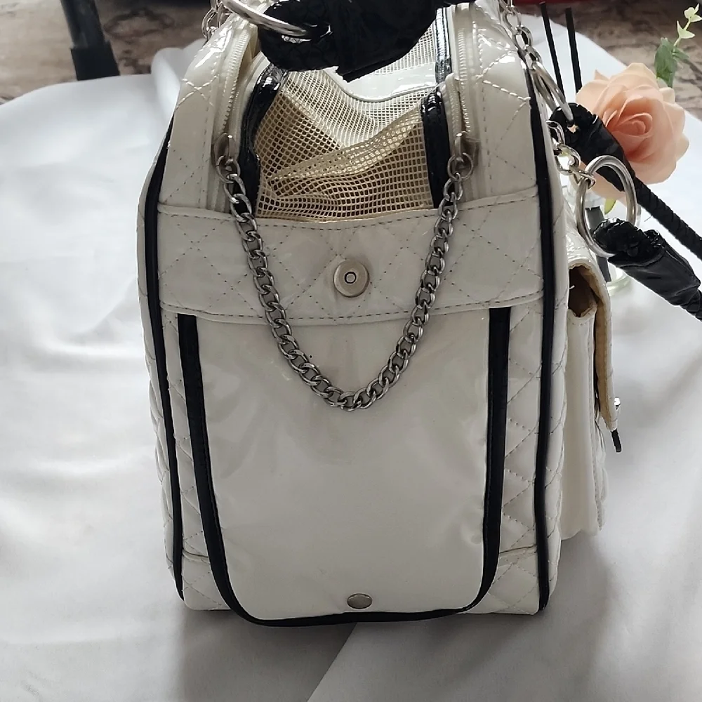 Elegant White Quilted Handbag